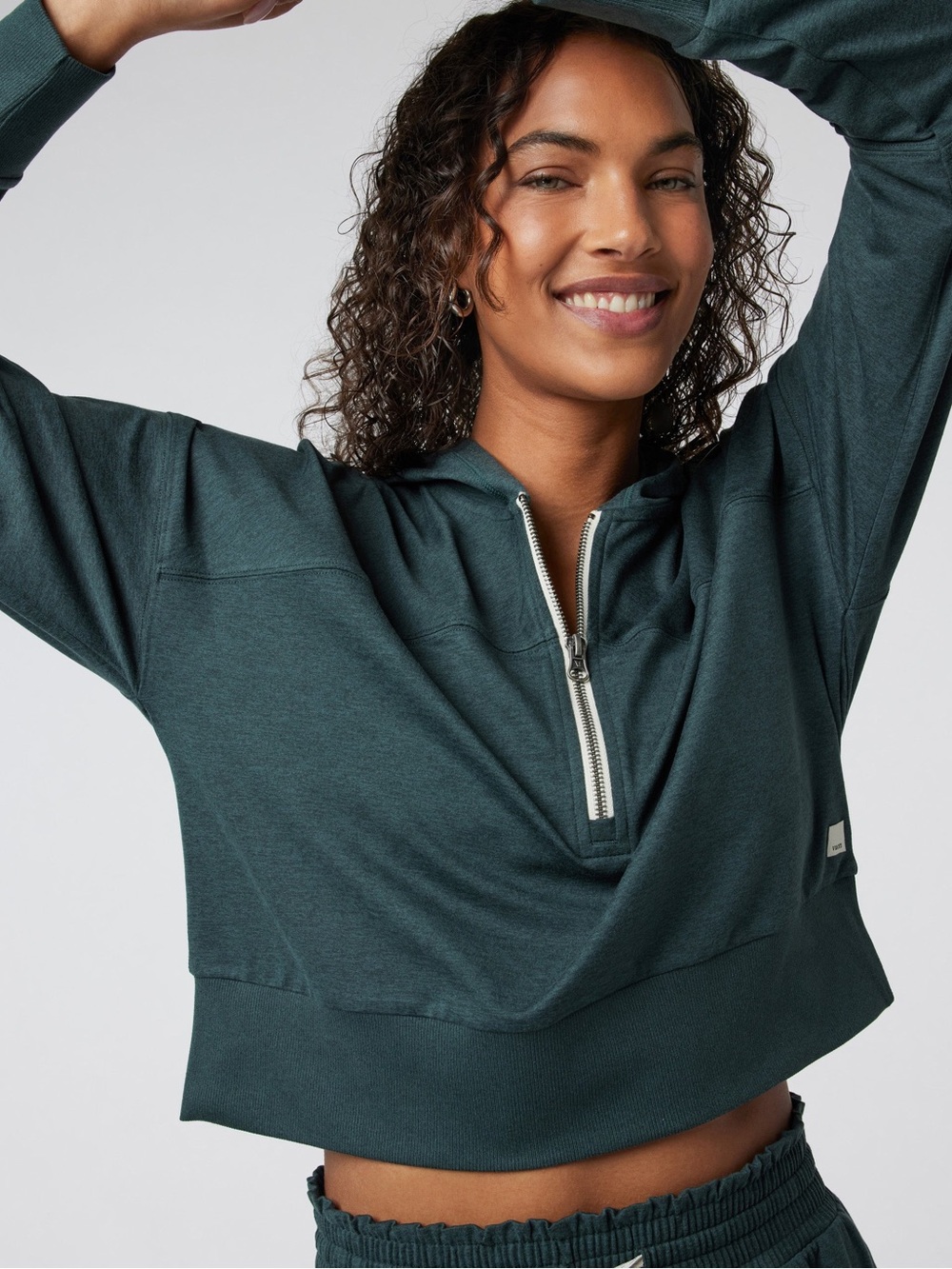 Vuori Halo Half Zip Cropped Hoodie Grove Heather Green - Picture 2 of 10